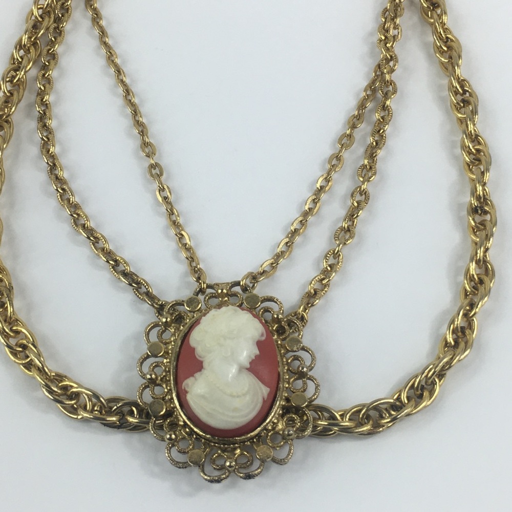 BEAUTIFUL NECKLACE 
ESTATE FIND JEWELRY